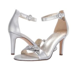 NWOB Naturalizer Womens Kinsley 3 Silver Faux Leather Jeweled Heels Shoes 11